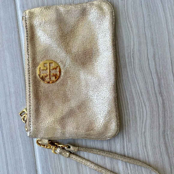 Tory Burch Metallic distressed Gold leather wristlet. - Picture 8 of 9